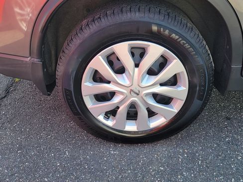 Used 2019 Nissan Rogue S AWD/4WD image 9