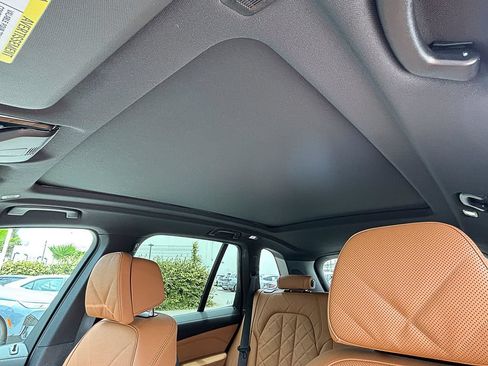 New 2026 BMW X5 xDrive40i w/ M Sport Package AWD/4WD image 14