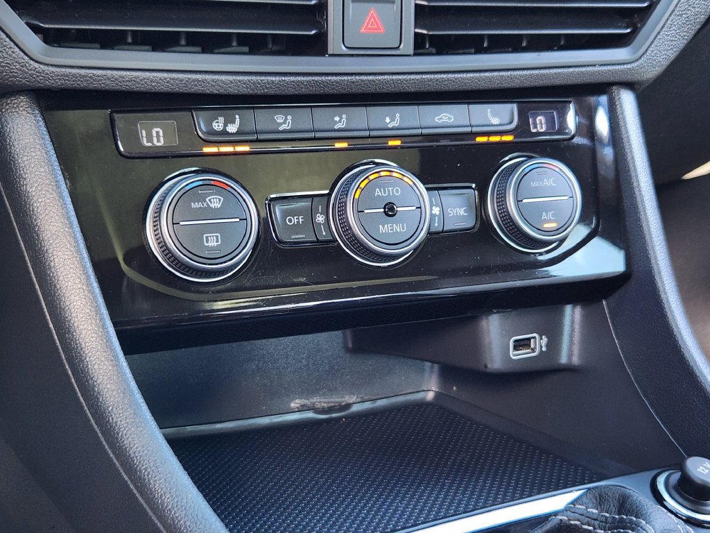 Used 2019 Volkswagen Jetta R-Line w/ R-Line Cold Weather Package FWD image 18