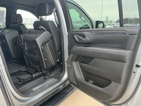 Used 2023 GMC Yukon XL SLT image 41