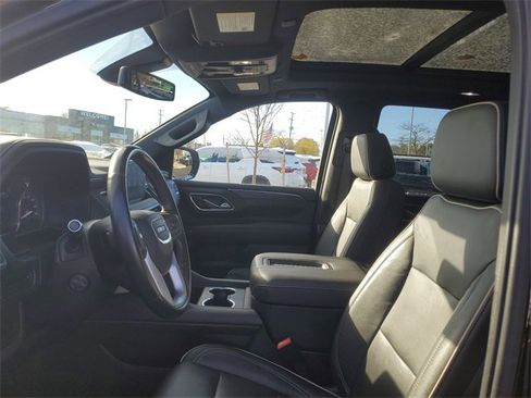 Used 2021 GMC Yukon SLT w/ SLT Premium Package image 18