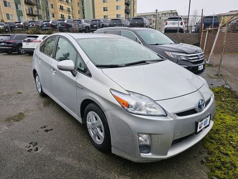 Used 2010 Toyota Prius Five image 1