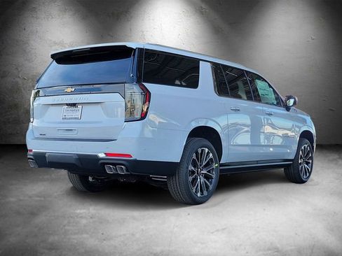 New 2026 Chevrolet Suburban High Country image 3