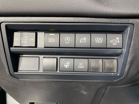 Used 2025 Toyota Tundra Limited AWD/4WD image 15