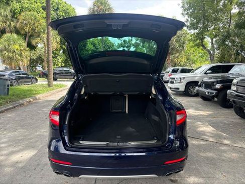 Used 2018 Maserati Levante GranLusso AWD/4WD image 26