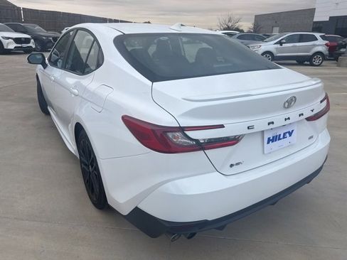 Used 2025 Toyota Camry SE image 7