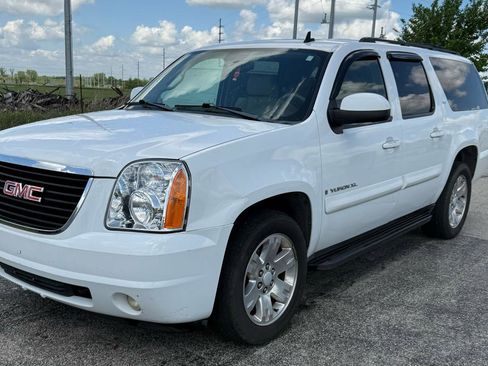 Used 2009 GMC Yukon XL SLT RWD image 2