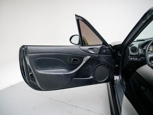 Used 2003 MAZDA MX-5 Miata image 22