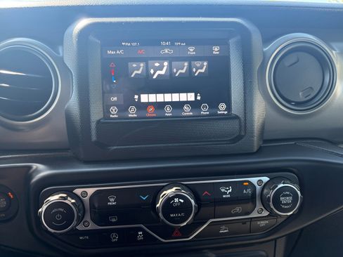 Used 2023 Jeep Gladiator Sport AWD/4WD image 18