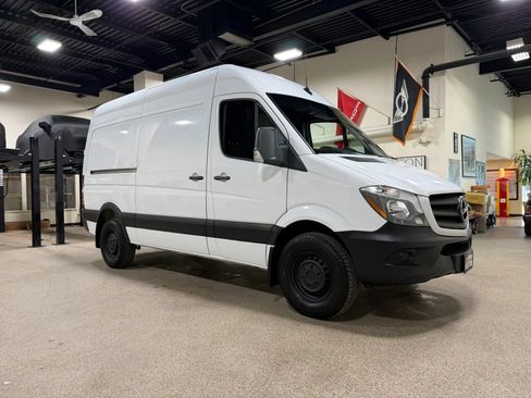 Used 2018 Mercedes-Benz Sprinter 2500 image 3