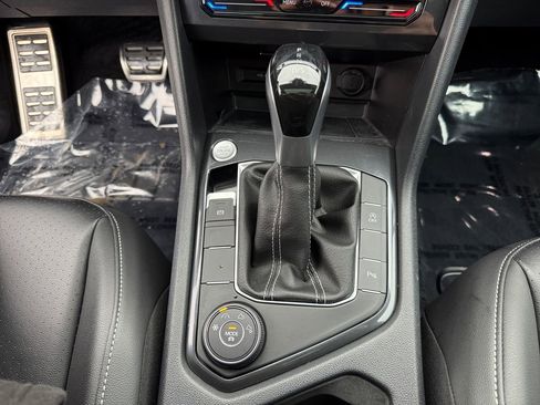 Used 2024 Volkswagen Tiguan SE R-Line image 18