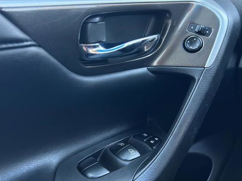 Used 2013 Nissan Altima 2.5 SL w/ Technology Pkg FWD image 10