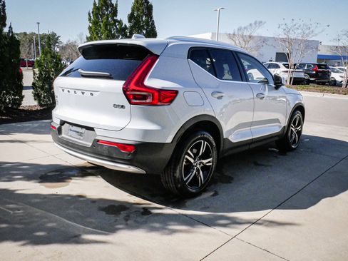 Used 2025 Volvo XC40 B5 Core image 10