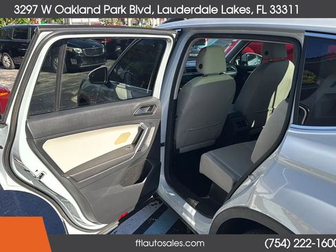 Used 2018 Volkswagen Tiguan SE w/ Panoramic Sunroof Package FWD image 23