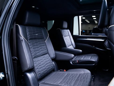 Used 2025 Cadillac Escalade ESV V AWD/4WD image 25