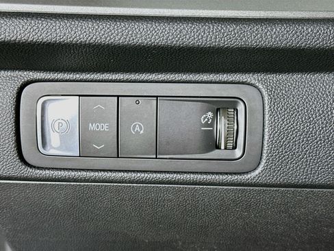 Used 2026 Chevrolet Traverse LT FWD image 17