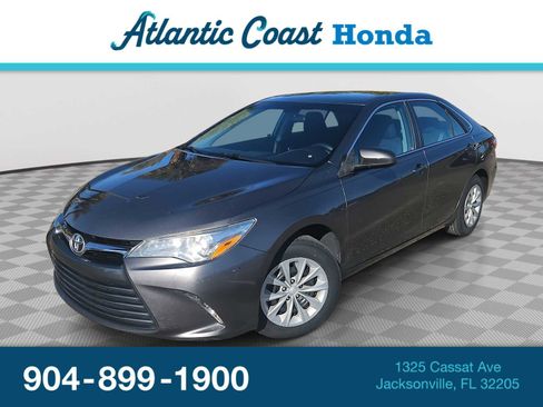 Used 2017 Toyota Camry LE image 1