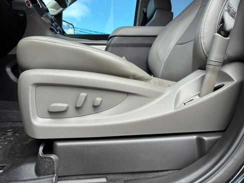 Used 2019 Chevrolet Tahoe LT w/ Luxury Package RWD image 15