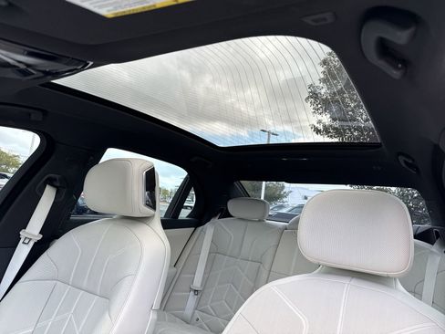 Used 2024 BMW 760i xDrive w/ Premium Package AWD/4WD image 23