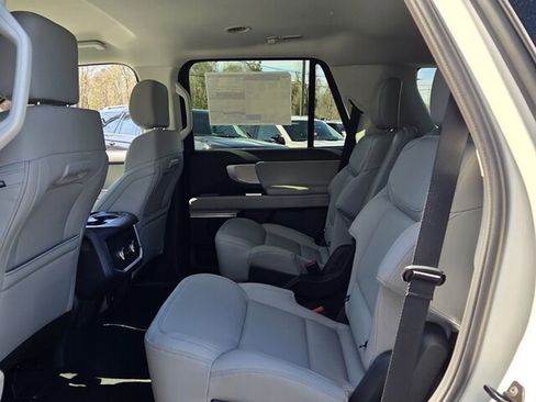 New 2026 Ford Expedition Active image 7