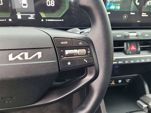 Used 2025 Kia K4 LXS image 19