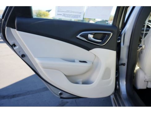 Used 2016 Chrysler 200 Limited image 19