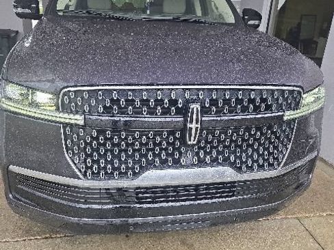Used 2025 Lincoln Navigator L Reserve AWD/4WD image 12