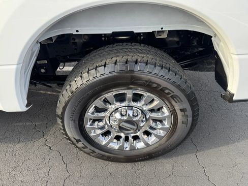 Used 2022 Ford F250 XLT w/ XLT Premium Package image 12