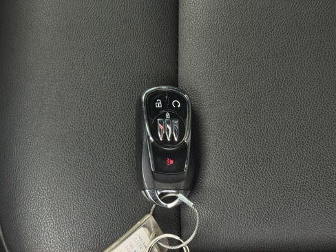 Used 2025 Buick Envista Sport Touring image 22