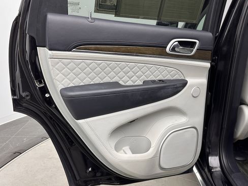 Used 2018 Jeep Grand Cherokee Summit image 28