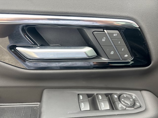 Used 2025 Chevrolet Tahoe RST w/ Comfort Package AWD/4WD image 13