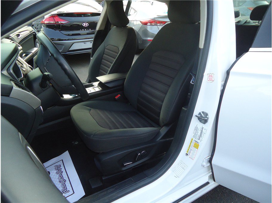 Used 2018 Ford Fusion SE FWD image 11