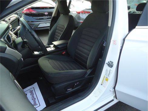 Used 2018 Ford Fusion SE FWD image 11