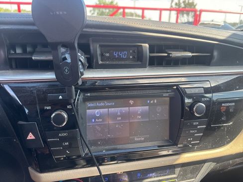 Used 2015 Toyota Corolla LE FWD image 4