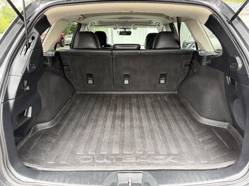 Used 2019 Subaru Outback 3.6R Limited AWD/4WD image 6