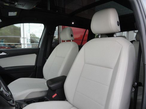 Used 2021 Volkswagen Tiguan SE R-Line image 11