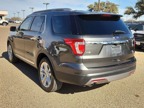Used 2017 Ford Explorer XLT w/ Equipment Group 202A image 3