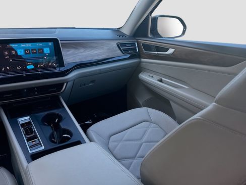 Used 2024 Volkswagen Atlas SE image 21