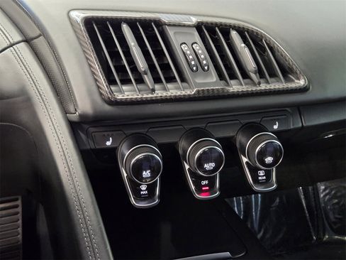 Used 2017 Audi R8 V10 image 18