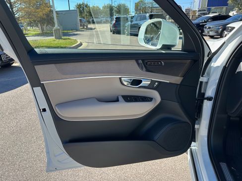 New 2026 Volvo XC90 B6 Plus w/ Protection Package Premier image 18