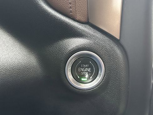 Used 2019 Chevrolet Silverado 1500 High Country w/ Technology Package image 16