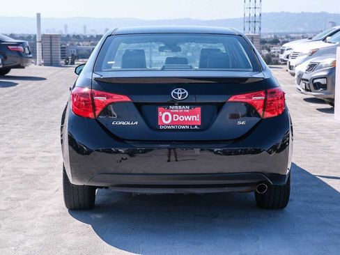 Used 2018 Toyota Corolla SE w/ Carpet Mat Package (TMS) FWD image 5