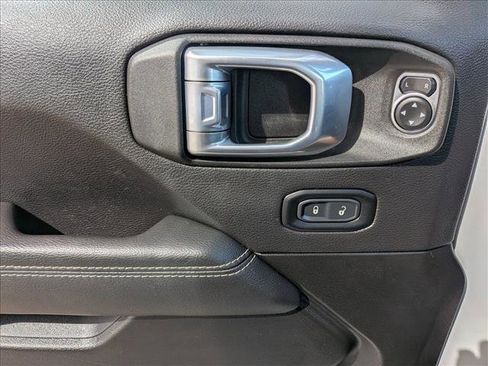 Used 2023 Jeep Wrangler Unlimited Sahara w/ Cold Weather Group AWD/4WD image 15