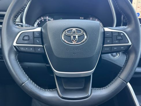 Used 2023 Toyota Highlander XLE FWD image 23