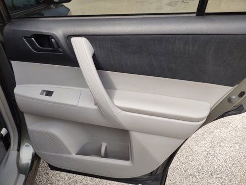 Used 2010 Toyota Highlander 2WD image 21