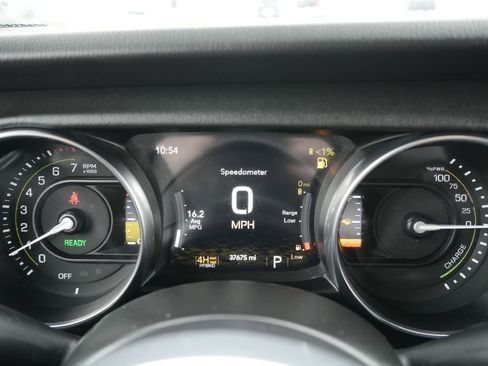 Used 2023 Jeep Wrangler Unlimited Sahara w/ Cold Weather Group image 27