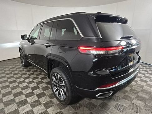 Used 2023 Jeep Grand Cherokee Overland w/ Luxury Tech Group IV AWD/4WD image 4