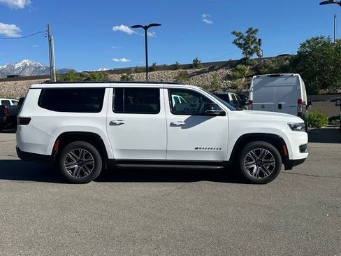 Used 2025 Jeep Wagoneer L 4WD image 9