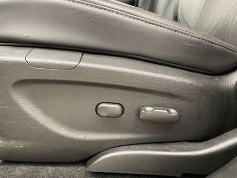 Certified 2022 Chevrolet Trax LT w/ Midnight Edition image 9