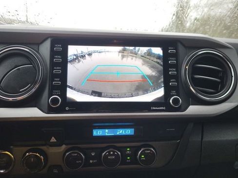 Used 2021 Toyota Tacoma TRD Off-Road w/ Technology Package image 18